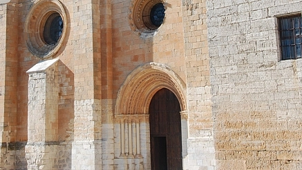 Entrada a la Colegiata